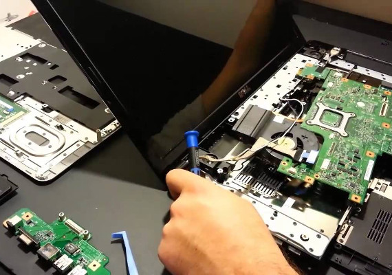 (Equipamentos multimarca, Incluindo Apple)<br>- Diagnóstico.<br>- Orçamento após diagnóstico.<br>- Reparação de equipamento conforme orçamento, caso adjudicado.